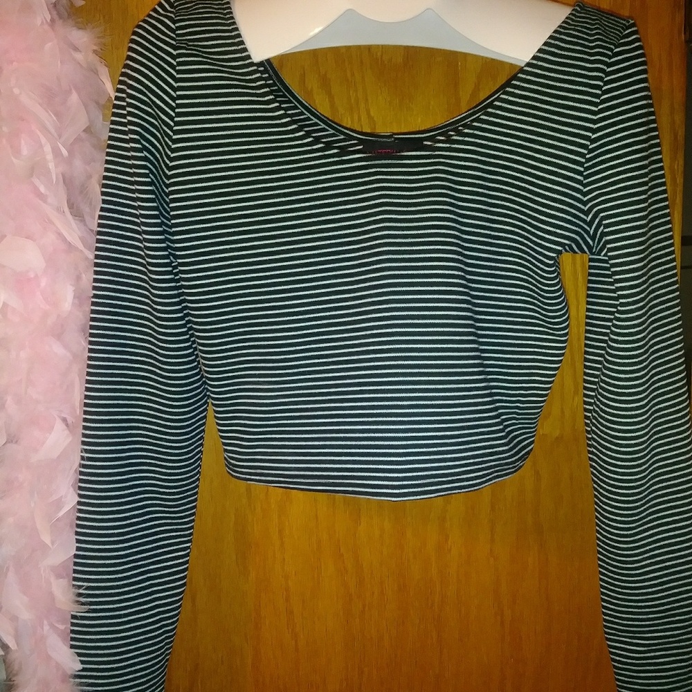 New Green & Black Long Sleeve Crop Top
